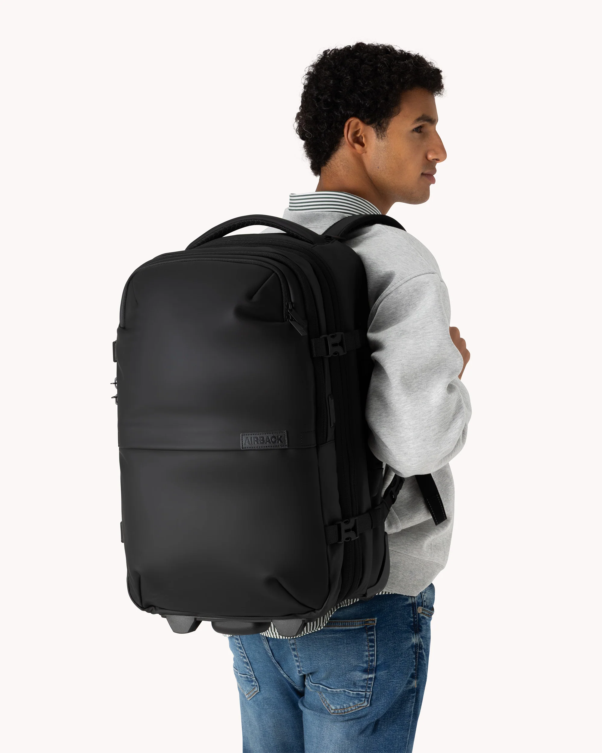 MAX (Carry-On) - Image 5