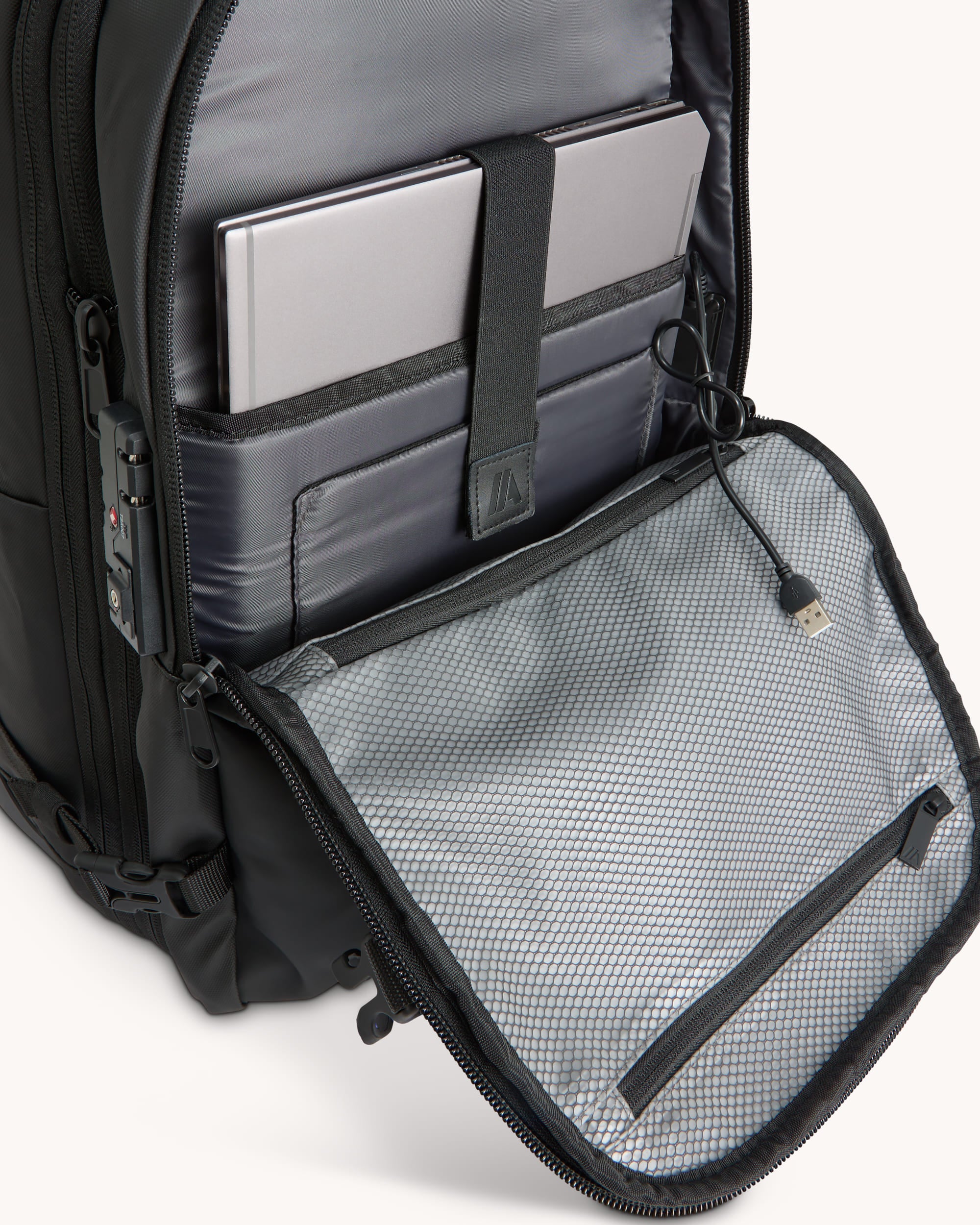 MAX (Carry-On) - Image 7